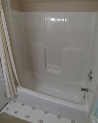 main bath tub / shower